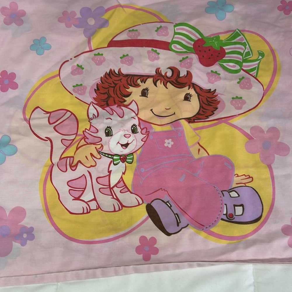 🍓🍰Vintage Strawberry shortcake crib/toddler sheet set - Picture 2 of 15